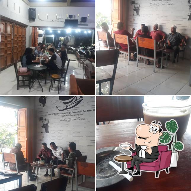 The interior of R3 CAFE vaalparai