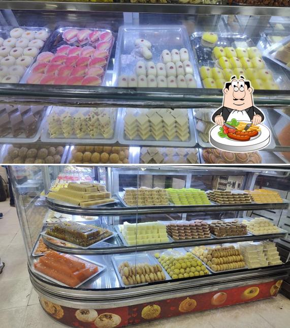 Food at Sri kumaran sweets and cakes