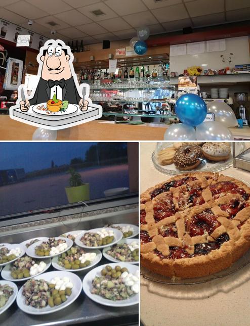 Tra le varie cose da Bar Trattoria La Sosta si possono trovare la cibo e esterno