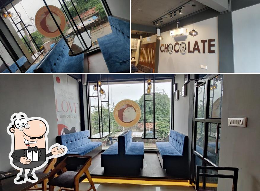 THE CHOCOLATE ROOM BELLARY picture