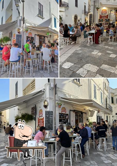 Gli interni di Sosta e gusta pucceria rosticceria friggitoria