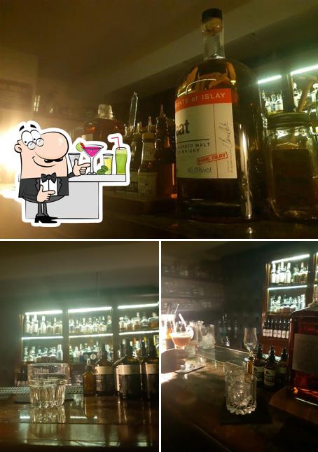 La immagine della bancone da bar e alcol di Cotton Club Speakeasy