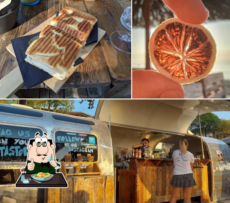 La cibo e bancone da bar del ristorante