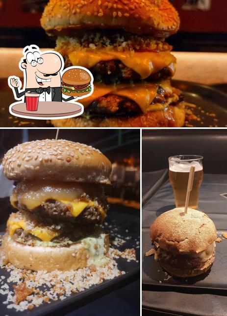 Experimente um hambúrguer no Golden Hop Beer Pub / Hamburgueria