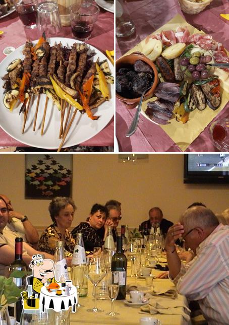 Osteria Pizzeria La Borghigiana ( Ex Altavilla) si caratterizza per la cibo e tavolo da pranzo
