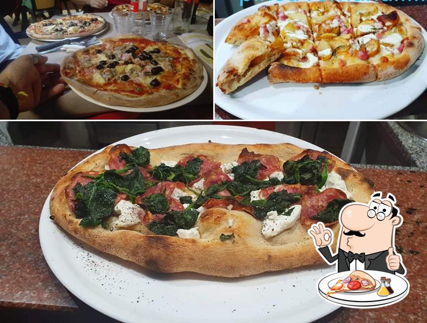 A Pizzeria Il Portico "da Giuseppe", puoi provare una bella pizza