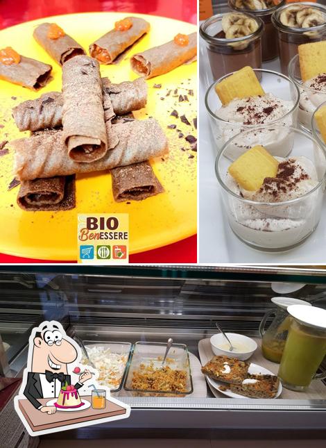 Bio Benessere Supermercato Biologico e Bistrot serve un'ampia selezione di dolci