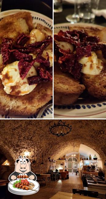 Questa è la immagine che mostra la cibo e interni di L'antica Grotta Aps Circolo Enogastronomico Culturale