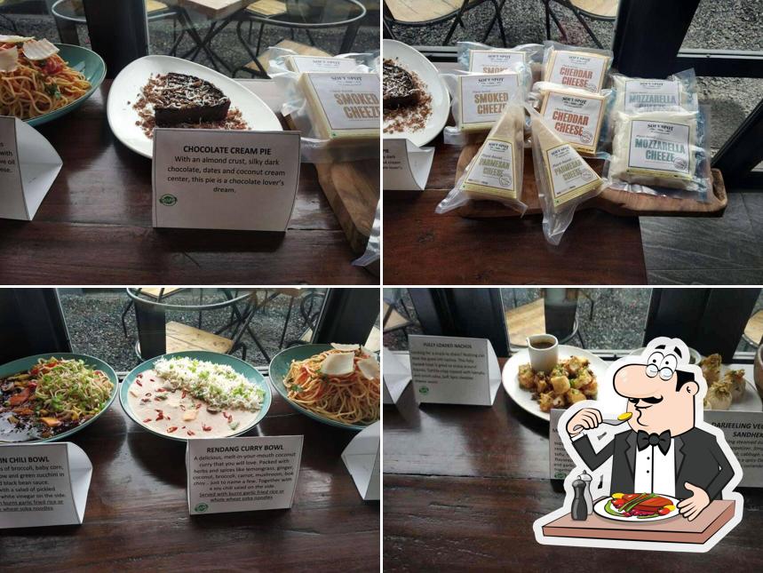 Food at Roadhouse Cafe