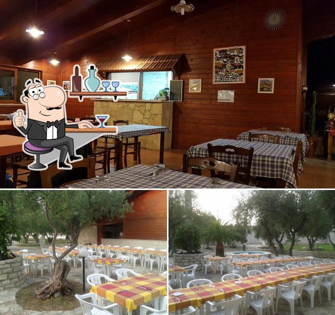 Dai un'occhiata agli interni di La Macchia degli Esperti - Pizzeria, Equitazione & Campi Sportivi