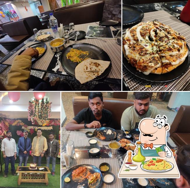 Meals at होटल 7 इलेवन HOTEL 7 ELEVEN