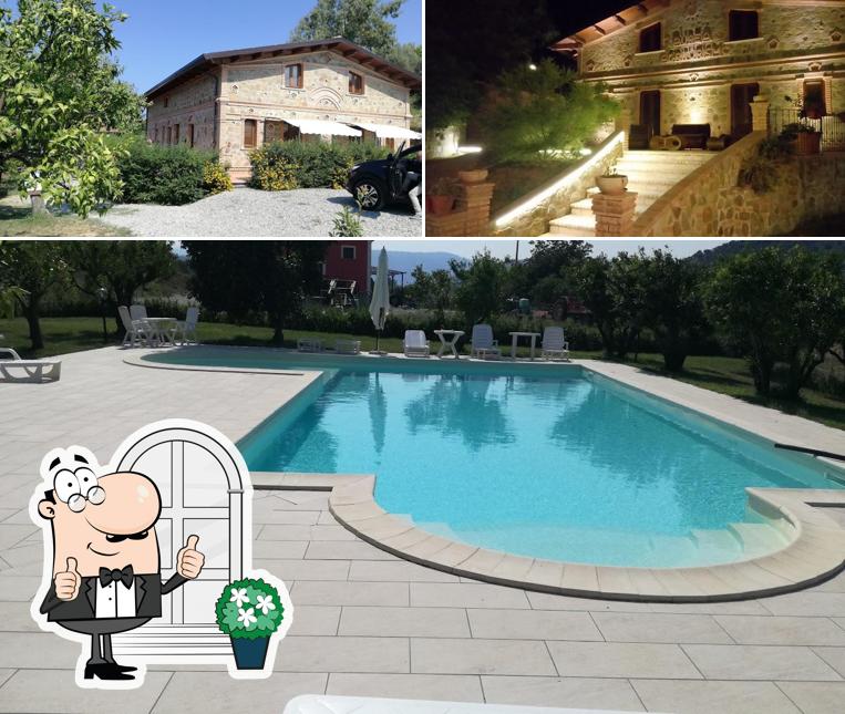 Guarda gli esterni di Azienda Agrituristica Aurea