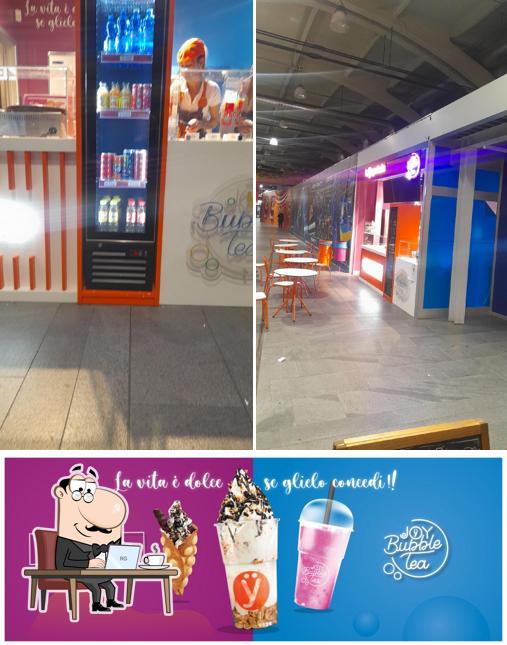 Questa è la immagine che raffigura la interni e cibo di La Yogurteria Officine S