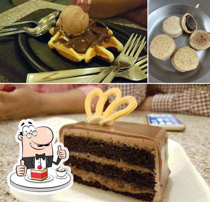 The Centre Court offers a variety of desserts