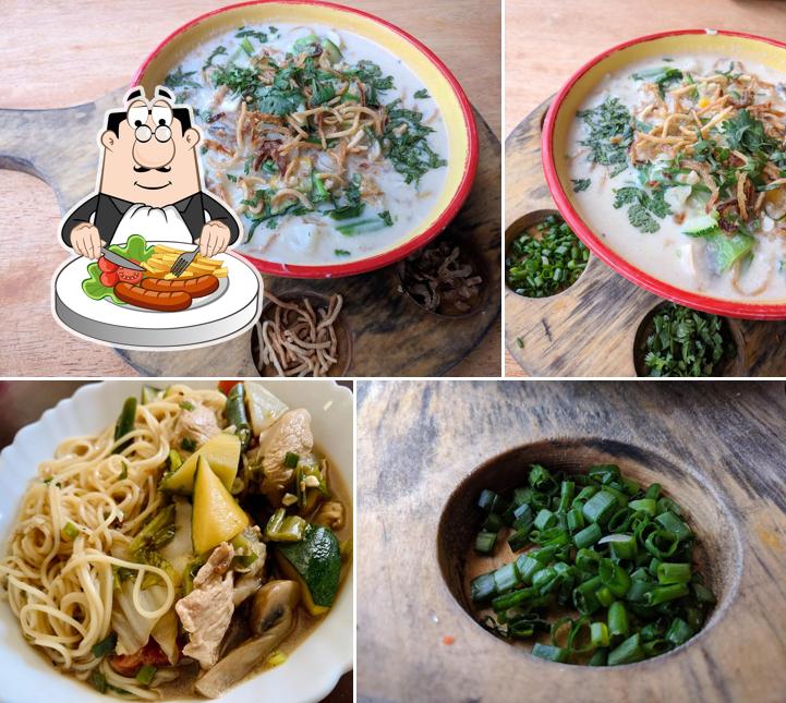 Food at Auntie Fung's