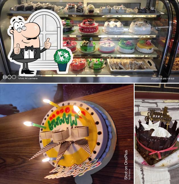 The exterior of Prakash Namkeen & Bakery