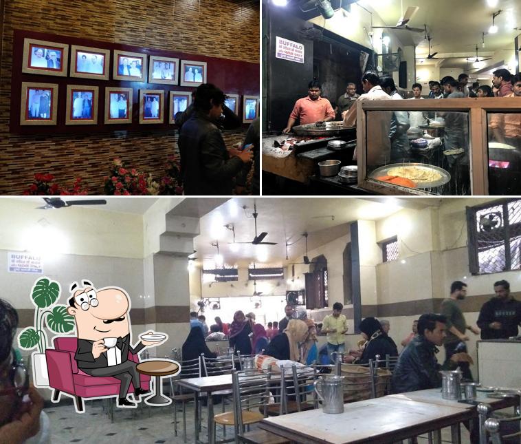 The interior of Tunday Kababi