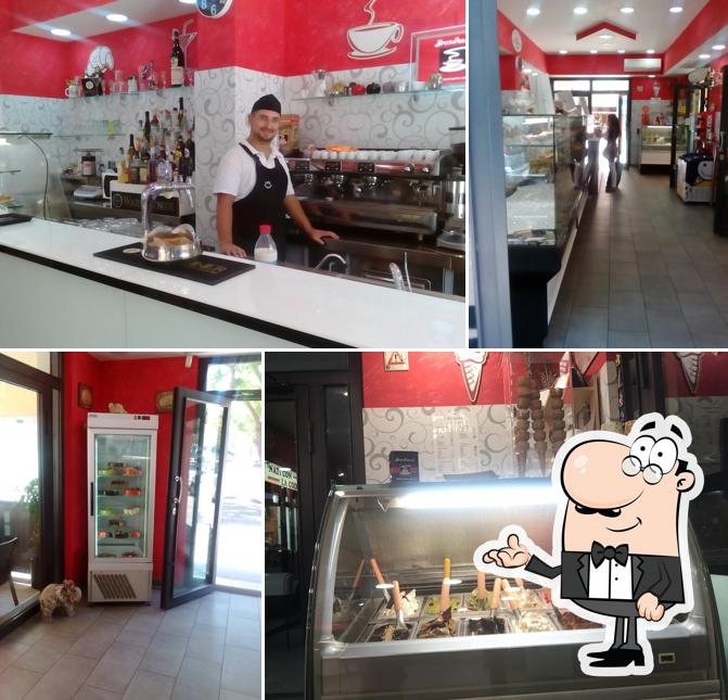 Dai un'occhiata agli interni di Bar Ambasciatori