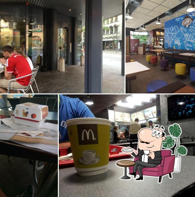Dai un'occhiata agli interni di McDonald's Restaurant