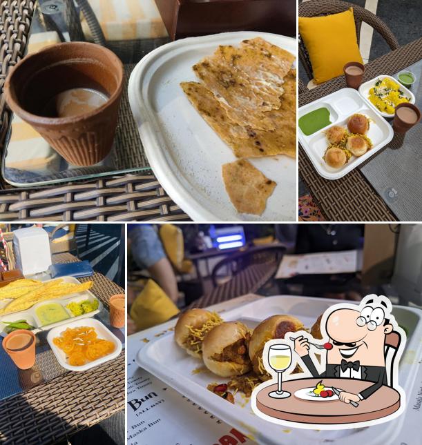 Food at Le Farsan Truck Cafe