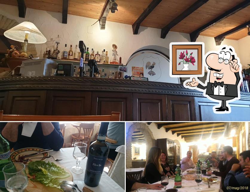 La interni e tavolo da pranzo del ristorante