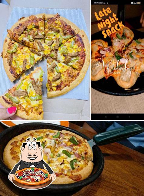 Order pizza at Pizza Hut The Hub Mall Goregaon, Mumbai