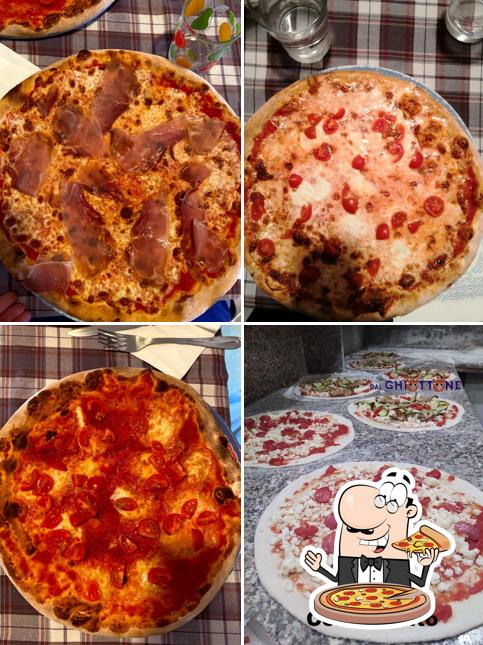Prenditi una pizza a Pizzeria Dal Ghiottone