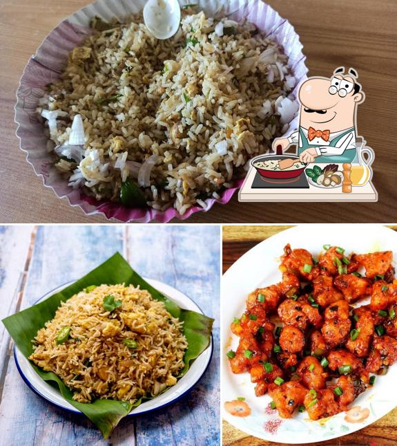 Fried rice at Chowdeshwari egg rice center