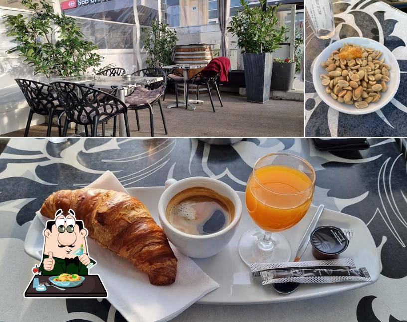 Dai un’occhiata alla immagine che raffigura la cibo e interni di L'Antidote Lounge Bar