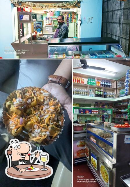 The photo of SATHISH CHATS’s food and interior