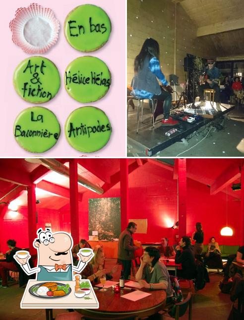 La immagine di cibo e interni da La Datcha, café-concert atypique