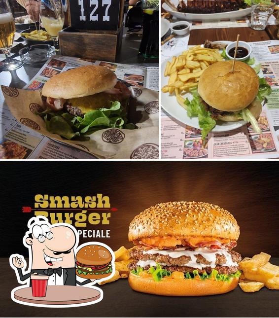 Ordina uno dei tipi di hamburger serviti a Old Wild West