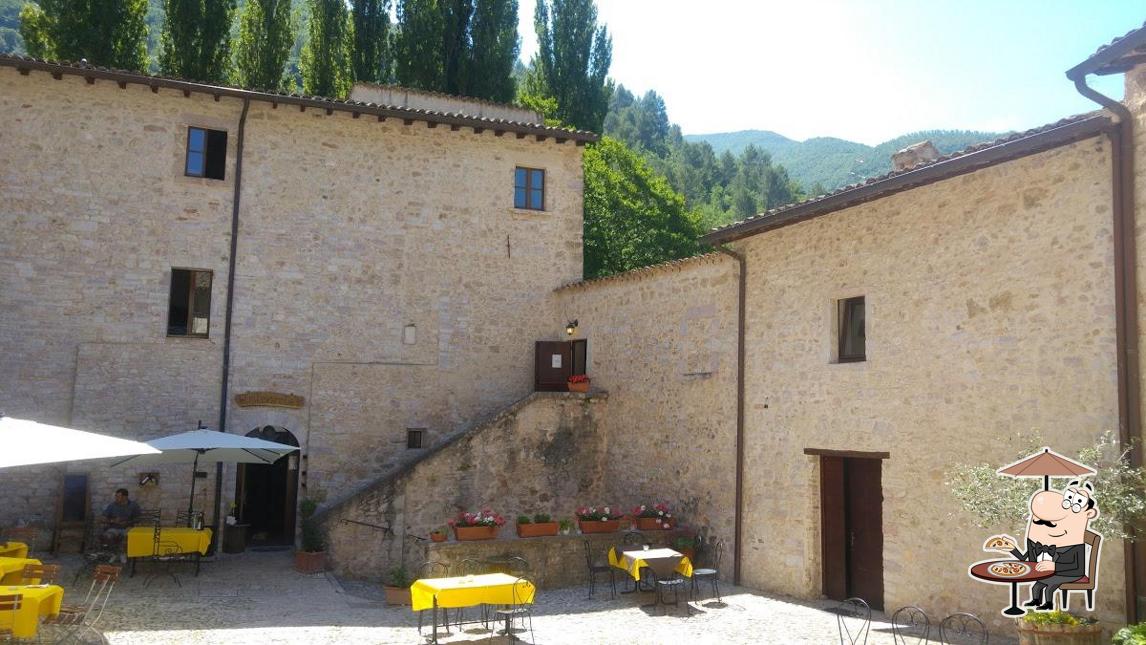 Gli esterni di Cantina San Felice