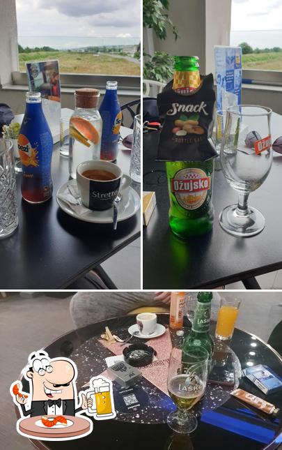 Puoi goderti un rinfrescante bicchiere di birra chiara o scura