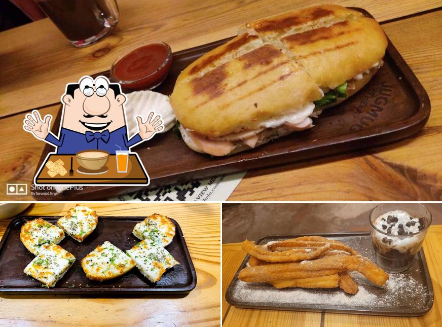 Food at Jugmug Thela