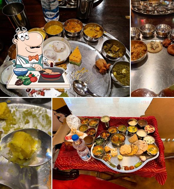 Chicken curry at Manbhavan Premium Thali