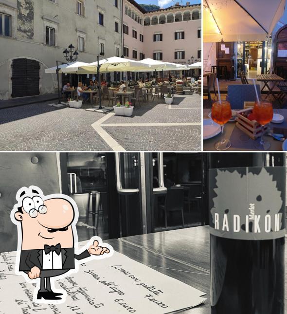 Dai un'occhiata agli interni di Enoteca "Cardone"
