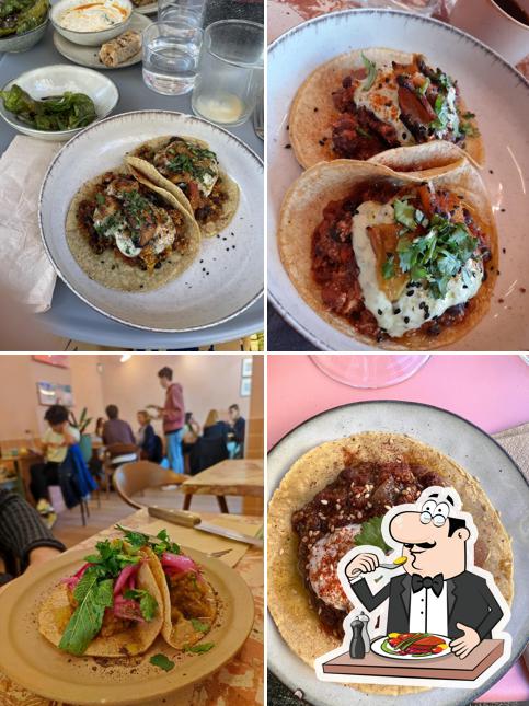 Tacos al pastor al NOWHERE - CAFE