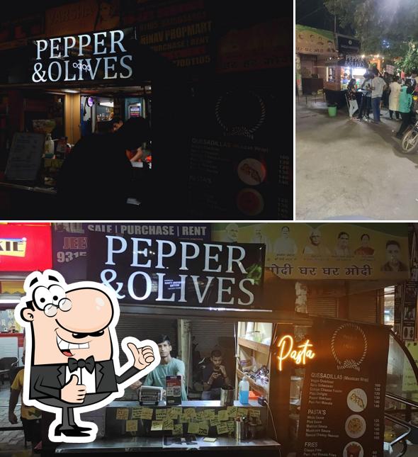 Look at this picture of Pepper & Olives