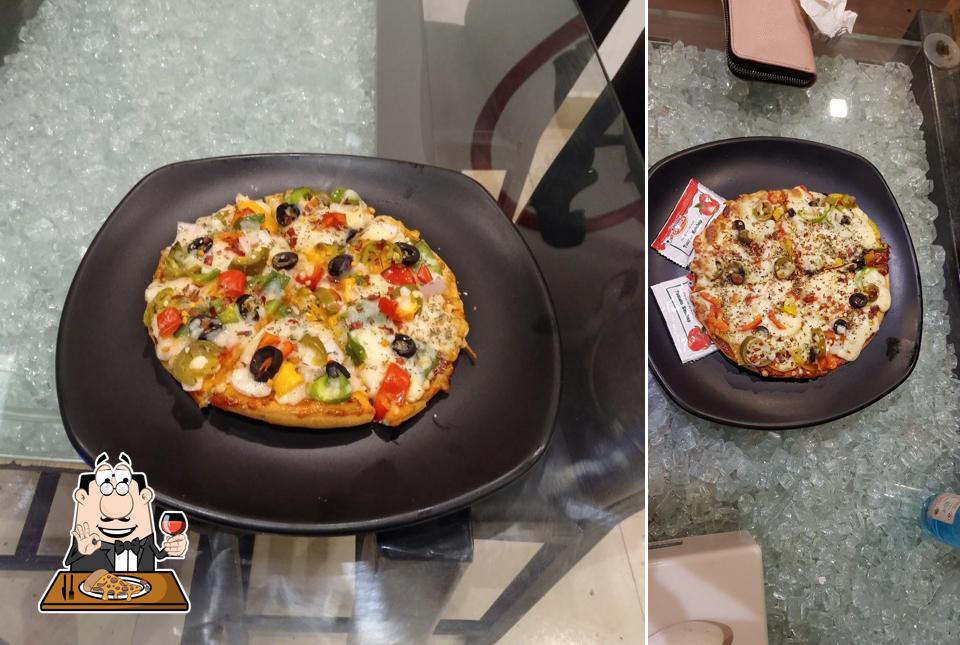 Pick pizza at The 1988 Cafe आणि बरेच काही Pick pizza at The 1988 Cafe आणि बरेच काही