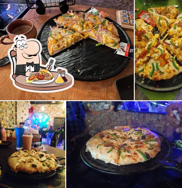 Try out pizza at TAPRI TAPORI