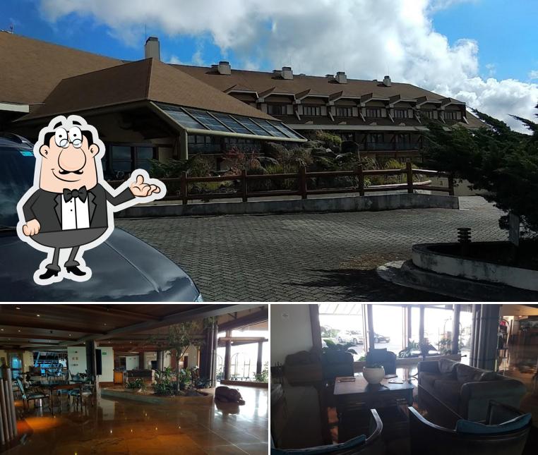 Sente em uma das mesas no Blue Mountain Resort & Spa