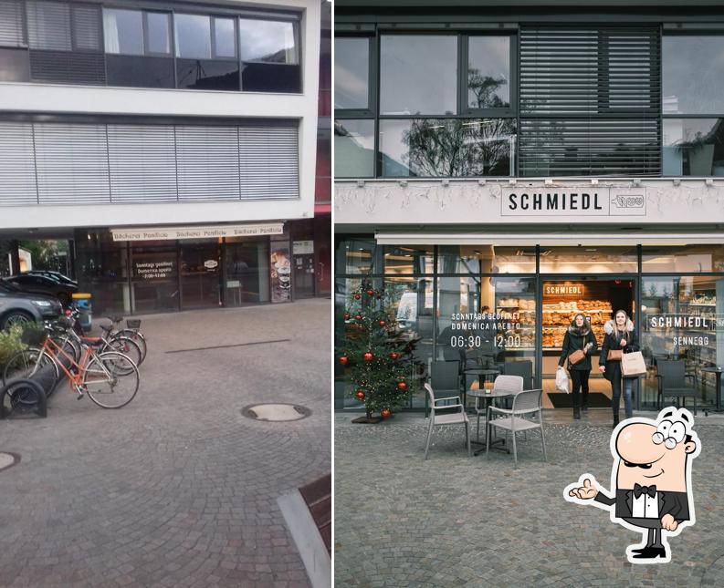 Siediti a un tavolo di Bäckerei - Panificio SCHMIEDL Sennegg, Lana Siediti a un tavolo di Bäckerei - Panificio SCHMIEDL Sennegg, Lana