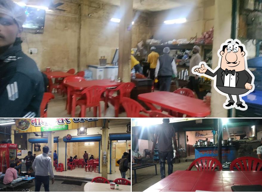 The interior of Nanaksar Dhaba ( Dewas naka )