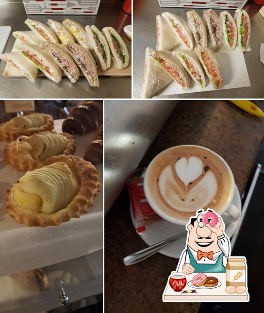 Bar Al Tram serve un'ampia selezione di dolci