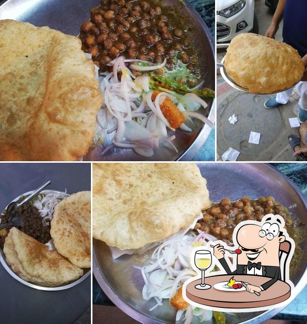 Food at Radhe Shyam De Special Chhole Bhature