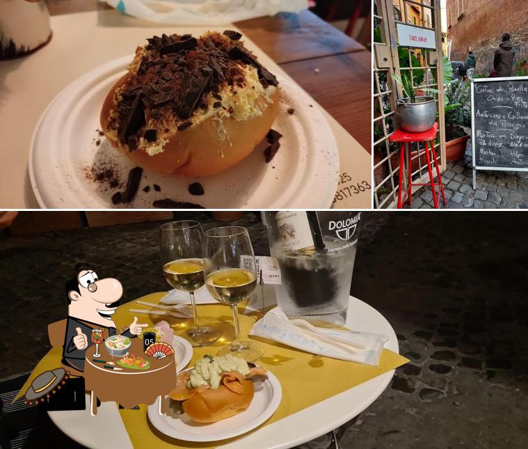 La cibo e lavagna del ristorante