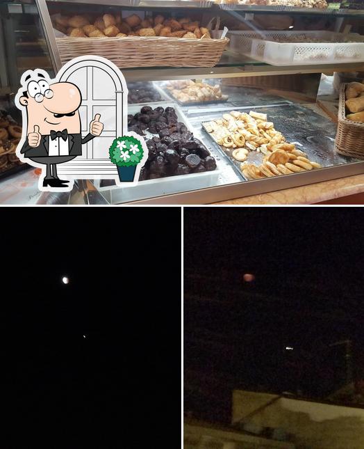 Tra le diverse cose da Panificio Pasticceria Di Vita s.r.l. si possono trovare la esterno e cibo