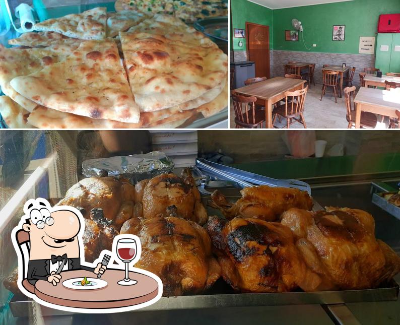 Dai un’occhiata alla foto che raffigura la cibo e interni di Spicchi Di Pizza S.A.S