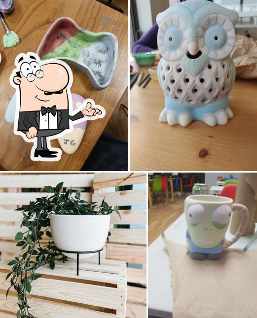 Installez-vous à l'une des tables de DIY Studio Moncton